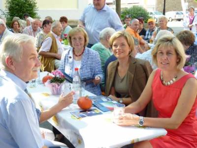 Charmante Damen:
Maria Bhmer, Julia Klckner und Gabriele Christ