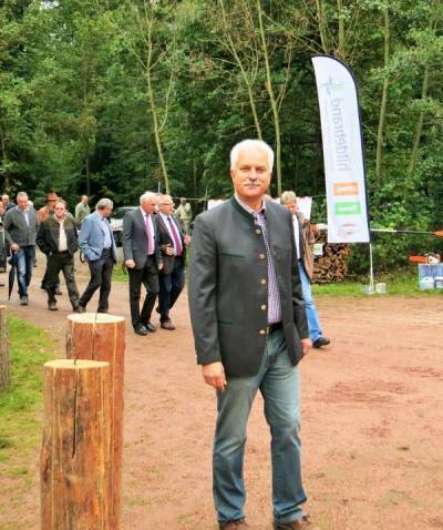 Brgermeister Peter Christ erffnet die Ausstellung