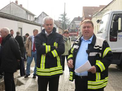 Brgermeister Peter Christ im Gesprch mit Wehrleiter Thomas Remle