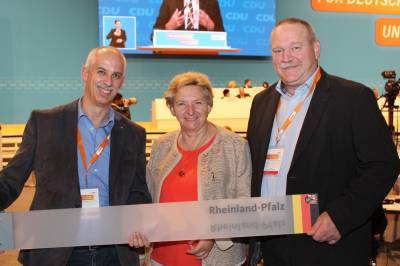 Helmut Pfaff, Christiane Hinderberger und MdL Johannes Zehfuss auf dem Bundesparteitag