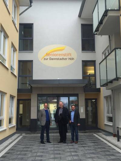 MdL Johannes Zehfu zusammen mit Sertac Bilgin im Seniorenstift 
Dannstadter Hh